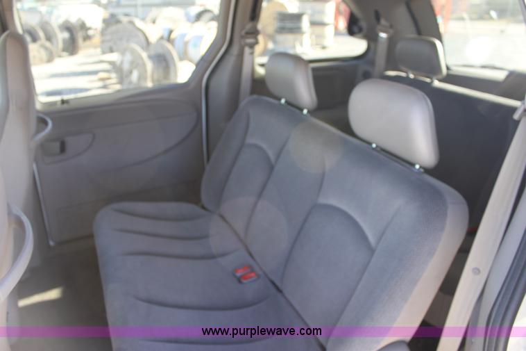 image for item E8253 2001 Dodge Caravan SE van