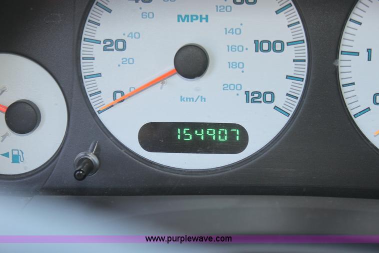 image for item E8253 2001 Dodge Caravan SE van