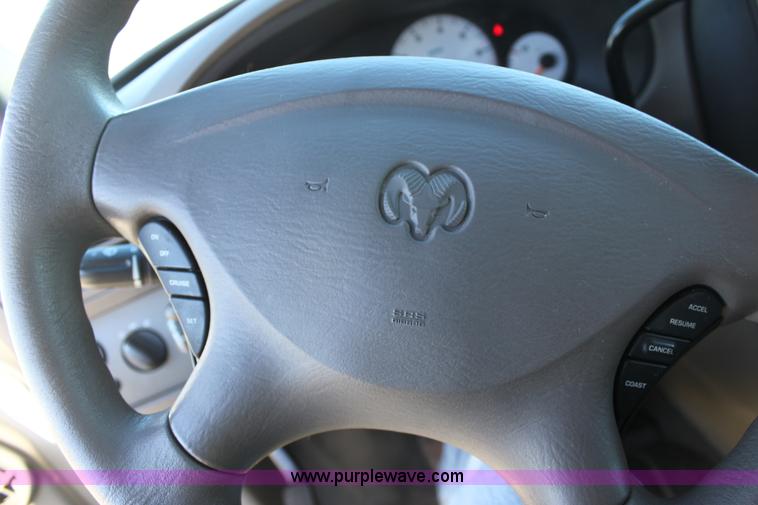 image for item E8253 2001 Dodge Caravan SE van