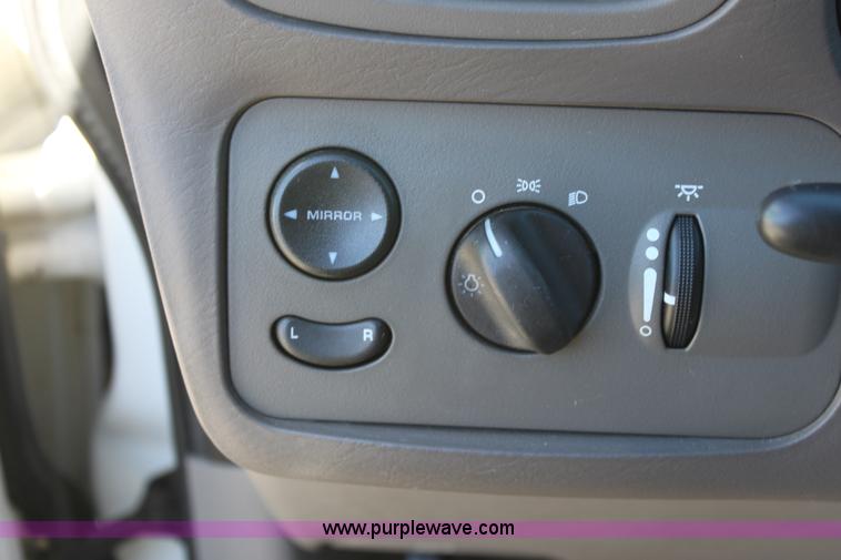 image for item E8253 2001 Dodge Caravan SE van