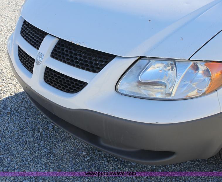 image for item E8253 2001 Dodge Caravan SE van