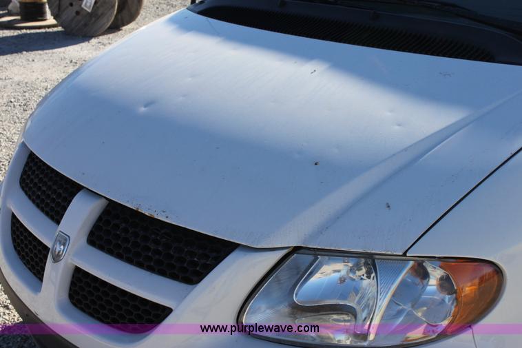 image for item E8253 2001 Dodge Caravan SE van