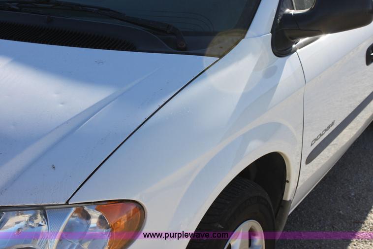image for item E8253 2001 Dodge Caravan SE van