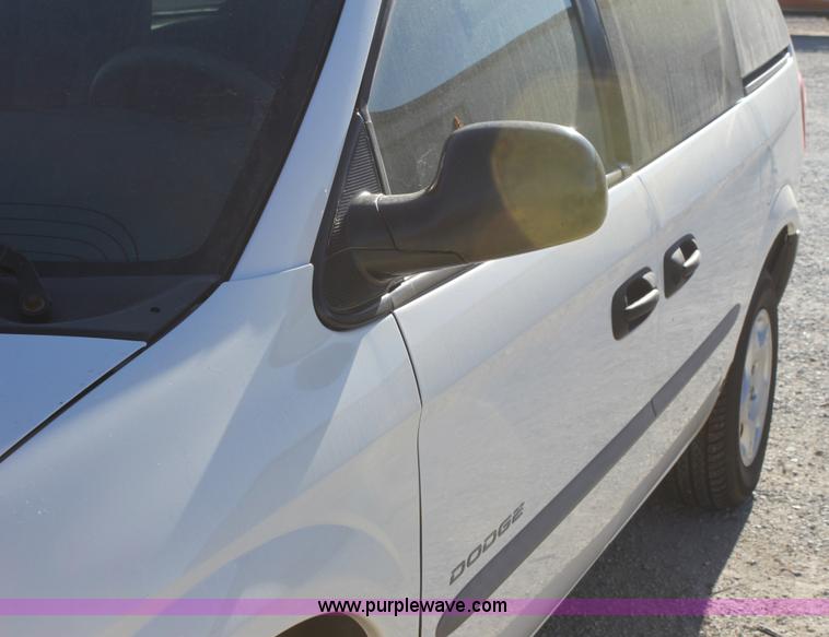 image for item E8253 2001 Dodge Caravan SE van