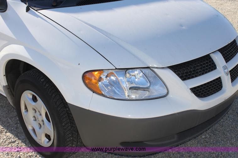 image for item E8253 2001 Dodge Caravan SE van