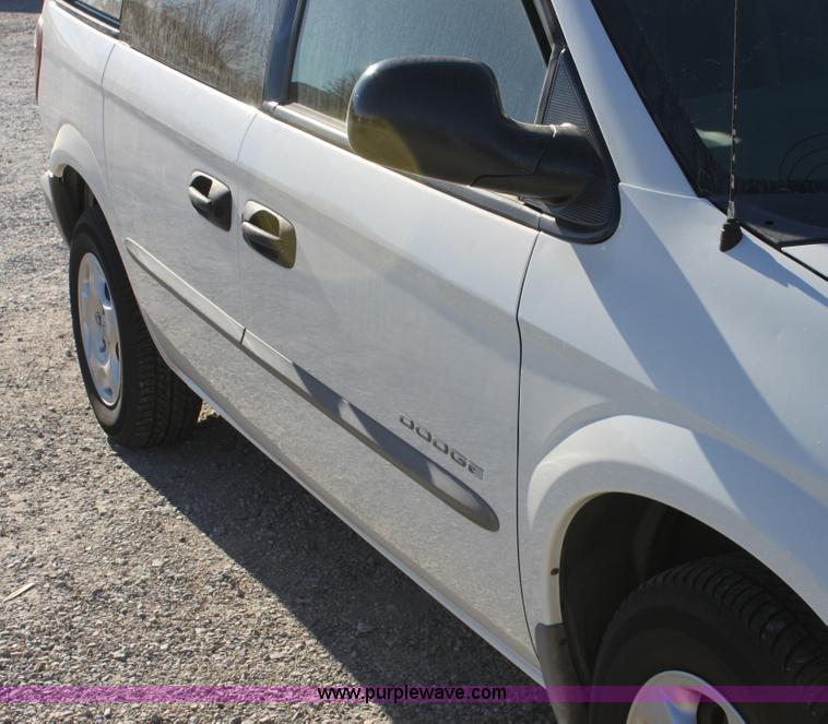 image for item E8253 2001 Dodge Caravan SE van