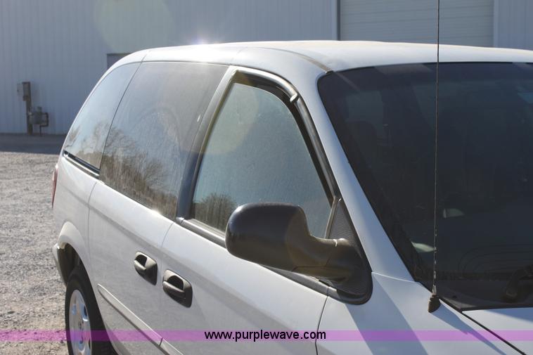 image for item E8253 2001 Dodge Caravan SE van