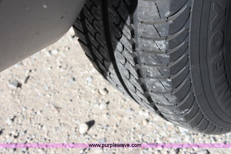 image for item E8253 2001 Dodge Caravan SE van