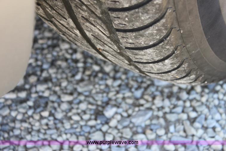 image for item E8253 2001 Dodge Caravan SE van