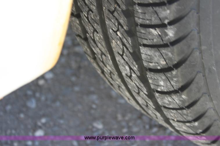 image for item E8253 2001 Dodge Caravan SE van