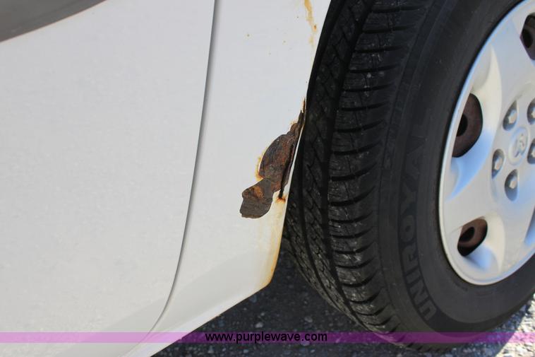 image for item E8253 2001 Dodge Caravan SE van