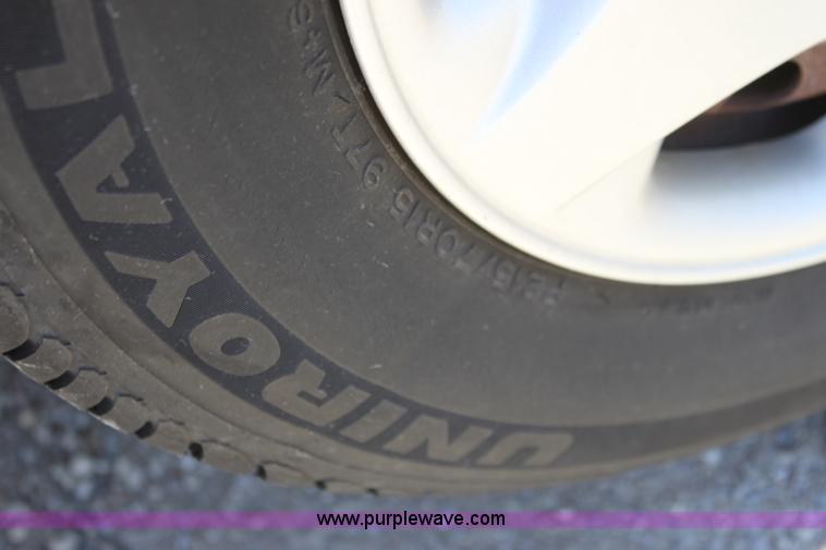 image for item E8253 2001 Dodge Caravan SE van