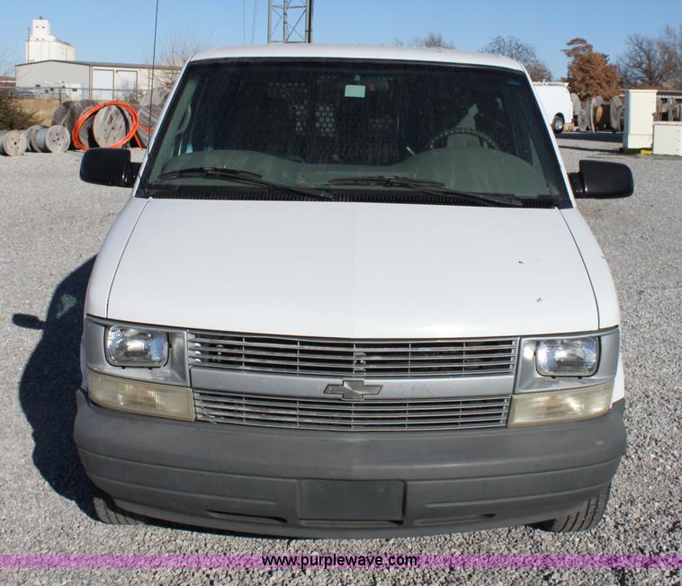 image for item E8256 2001 Chevrolet Astro cargo van