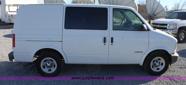 image for item E8256 2001 Chevrolet Astro cargo van
