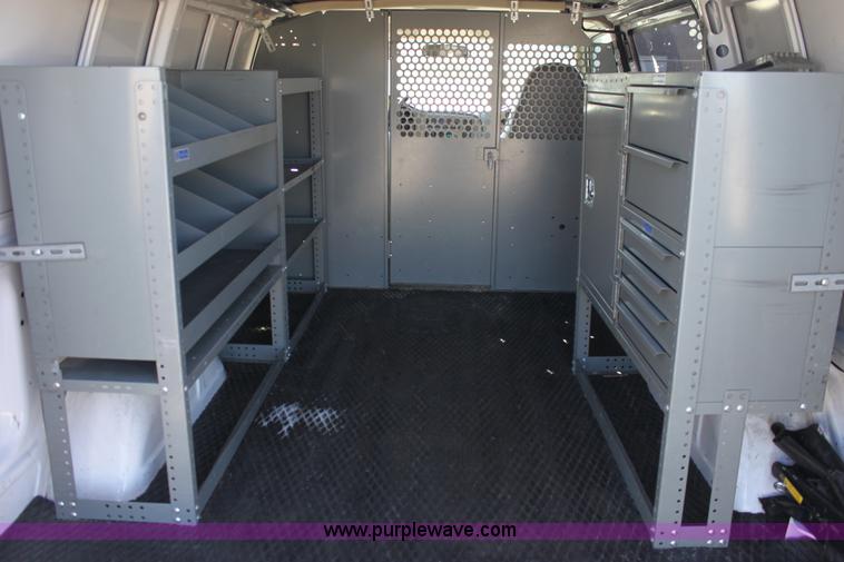 image for item E8256 2001 Chevrolet Astro cargo van