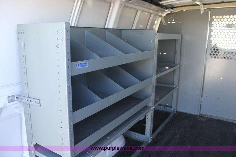 image for item E8256 2001 Chevrolet Astro cargo van