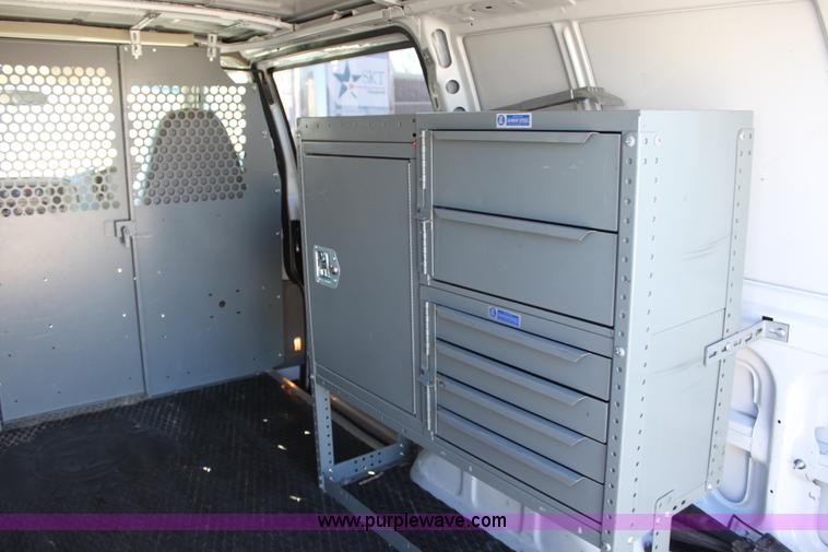 image for item E8256 2001 Chevrolet Astro cargo van