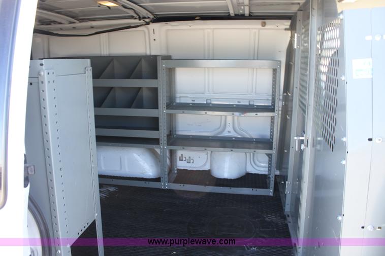 image for item E8256 2001 Chevrolet Astro cargo van