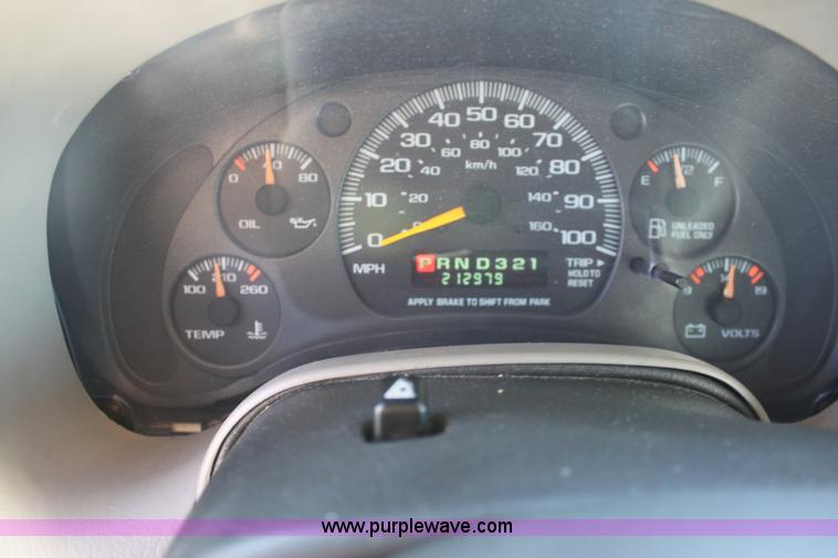image for item E8256 2001 Chevrolet Astro cargo van