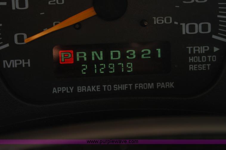 image for item E8256 2001 Chevrolet Astro cargo van