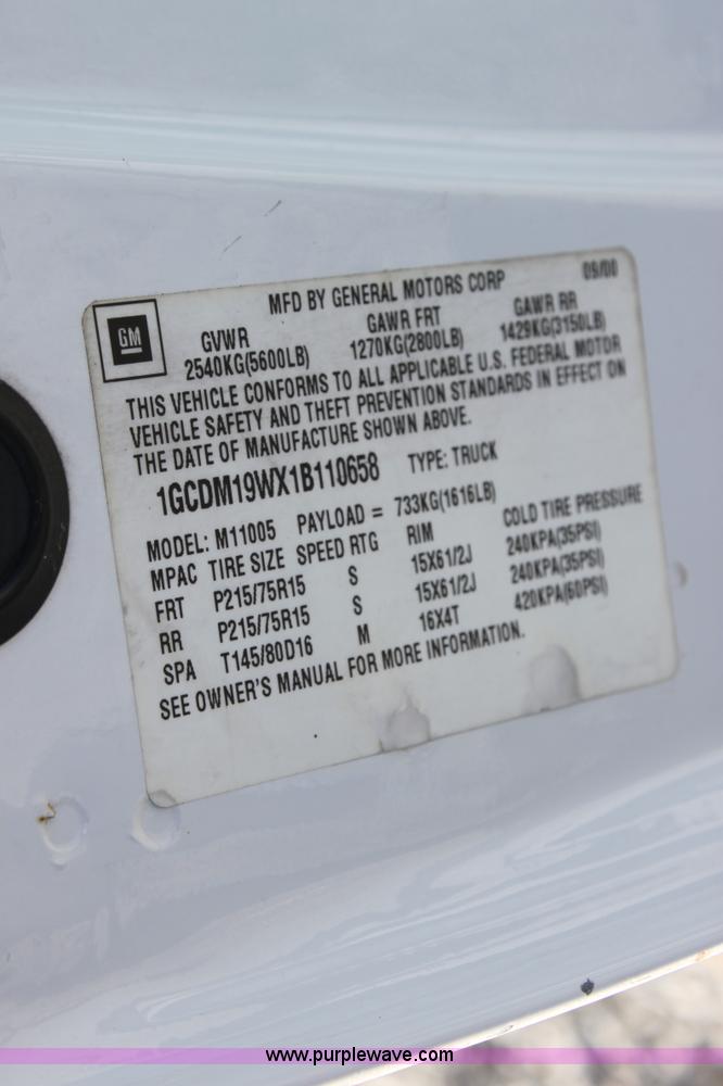 image for item E8256 2001 Chevrolet Astro cargo van