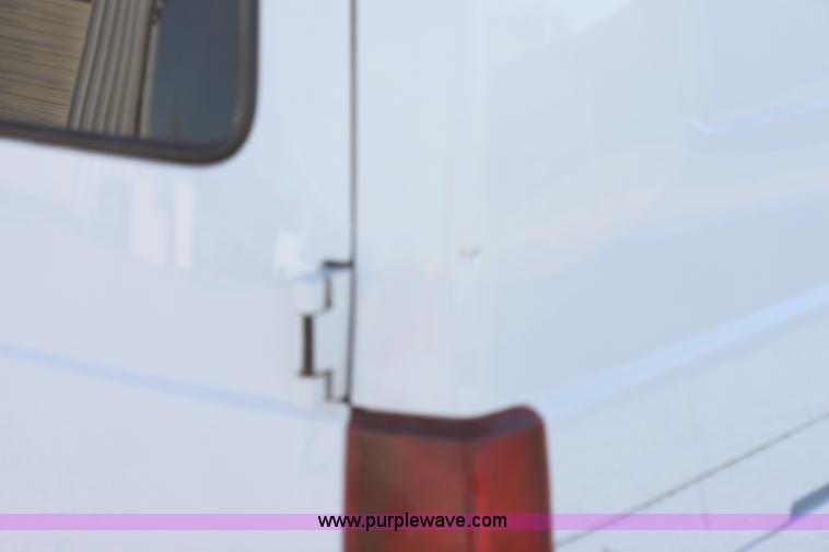 image for item E8256 2001 Chevrolet Astro cargo van