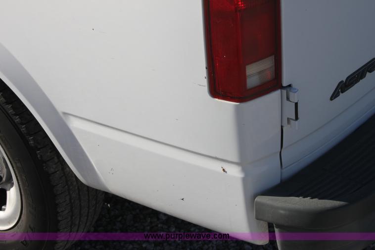 image for item E8256 2001 Chevrolet Astro cargo van