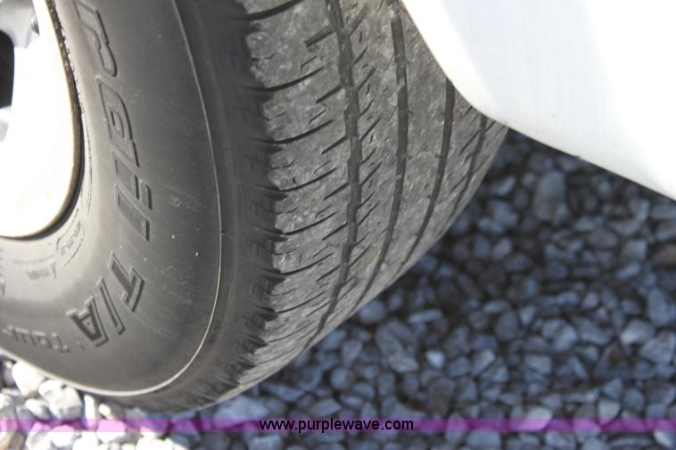 image for item E8256 2001 Chevrolet Astro cargo van