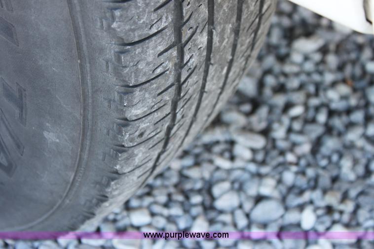 image for item E8256 2001 Chevrolet Astro cargo van