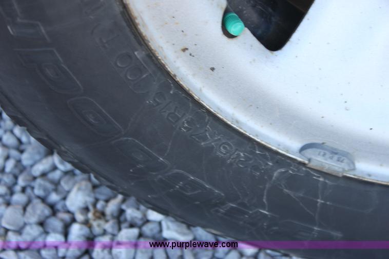 image for item E8256 2001 Chevrolet Astro cargo van