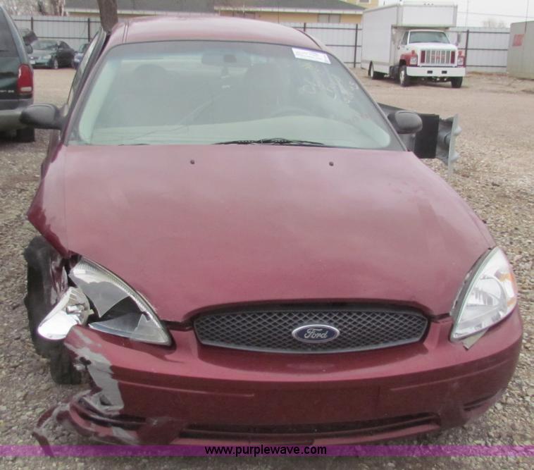 image for item E8266 2006 Ford Taurus SE