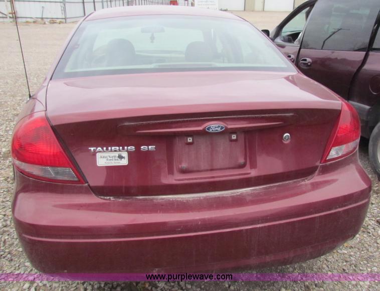 image for item E8266 2006 Ford Taurus SE