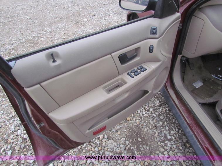 image for item E8266 2006 Ford Taurus SE