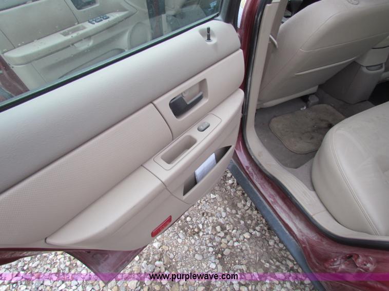 image for item E8266 2006 Ford Taurus SE