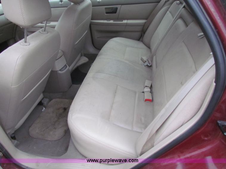 image for item E8266 2006 Ford Taurus SE