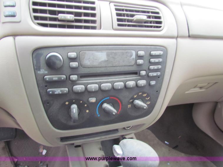 image for item E8266 2006 Ford Taurus SE