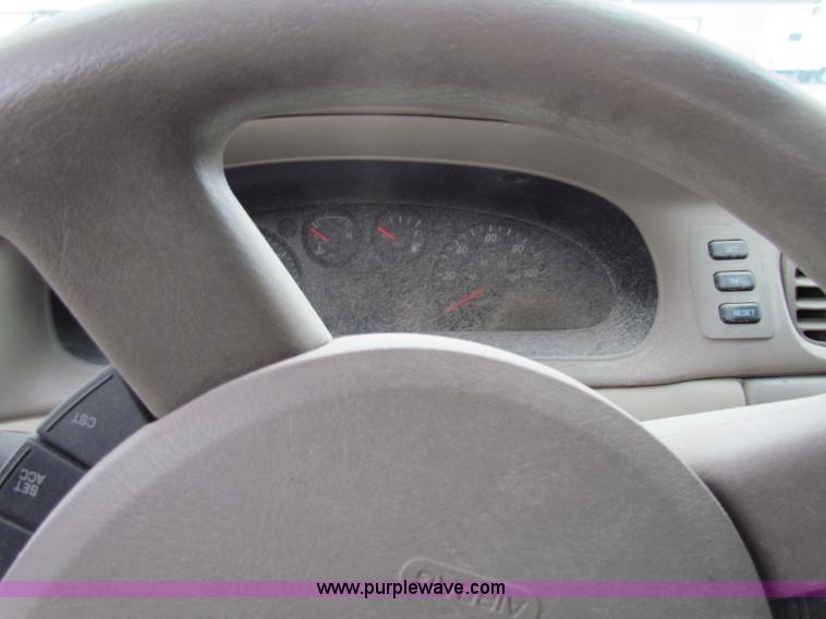 image for item E8266 2006 Ford Taurus SE