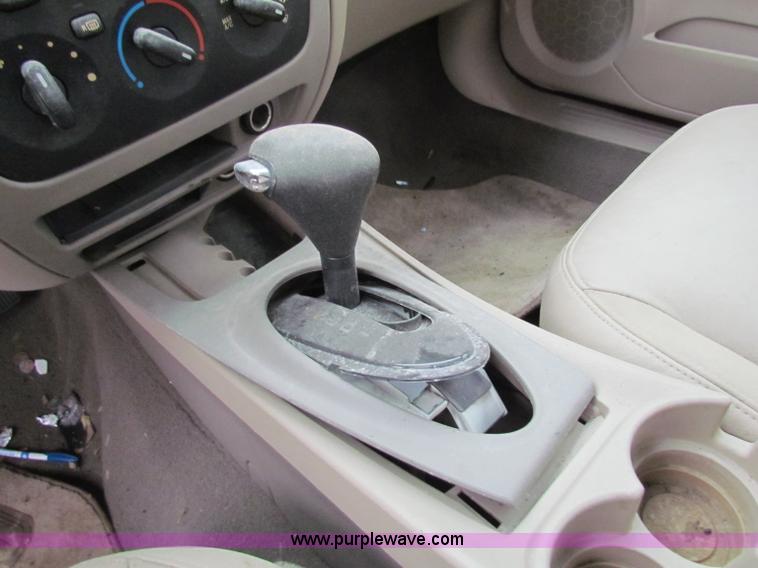 image for item E8266 2006 Ford Taurus SE