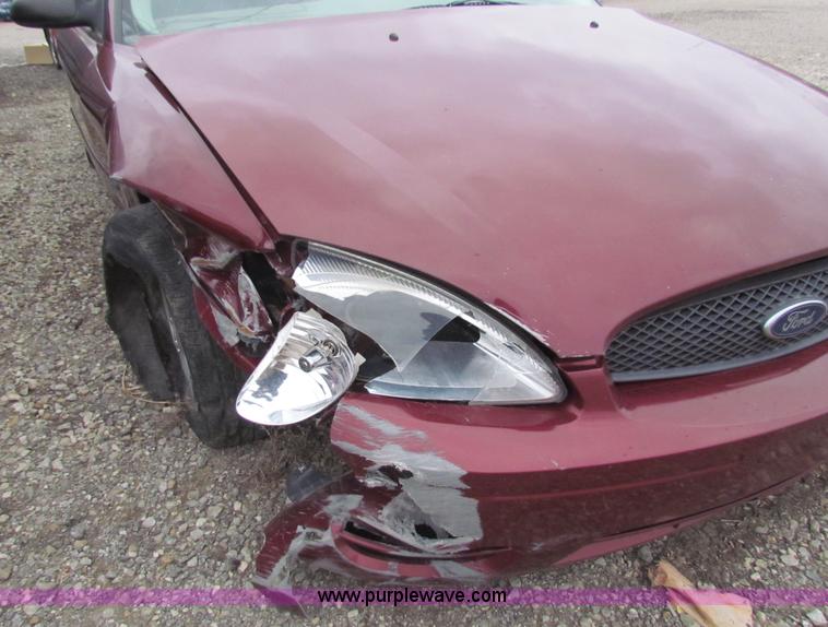 image for item E8266 2006 Ford Taurus SE