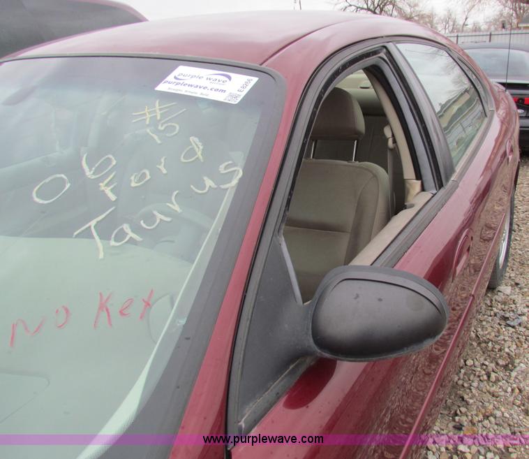image for item E8266 2006 Ford Taurus SE
