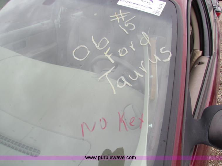image for item E8266 2006 Ford Taurus SE