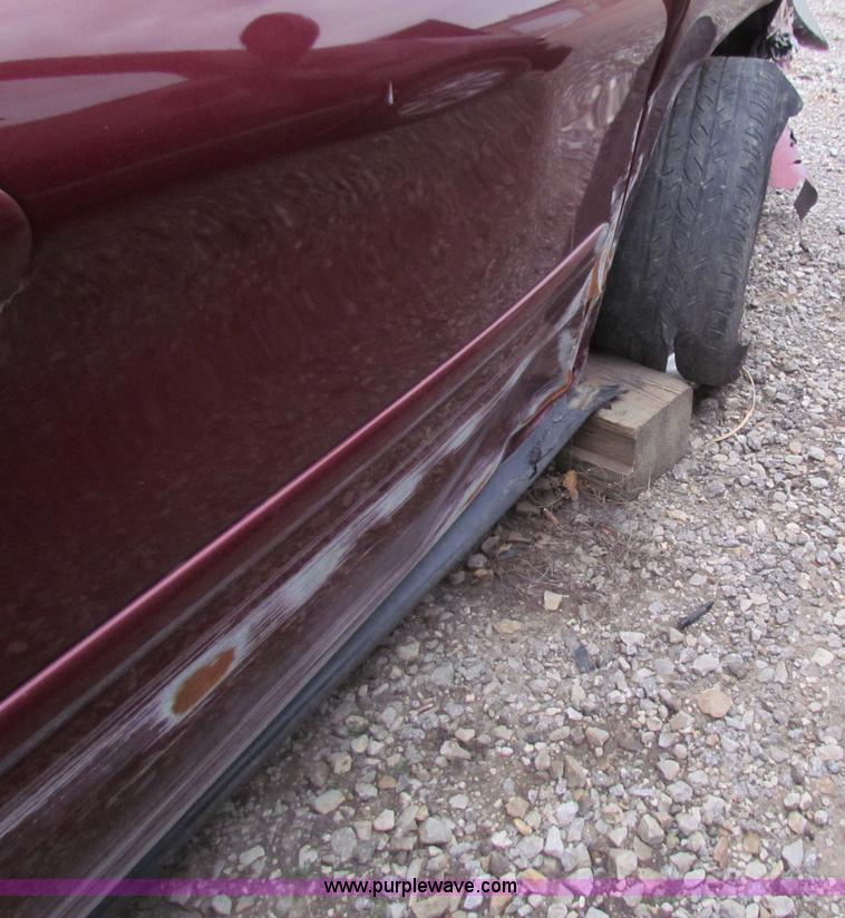 image for item E8266 2006 Ford Taurus SE