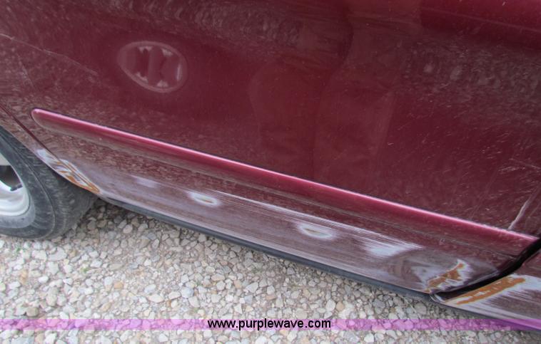 image for item E8266 2006 Ford Taurus SE