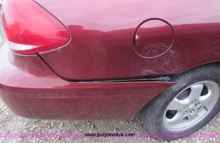 image for item E8266 2006 Ford Taurus SE