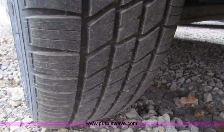 image for item E8266 2006 Ford Taurus SE