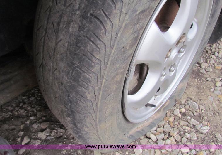 image for item E8266 2006 Ford Taurus SE