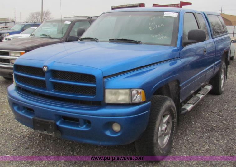 image for item E8270 2001 Dodge Ram 1500 Quad Cab pickup truck