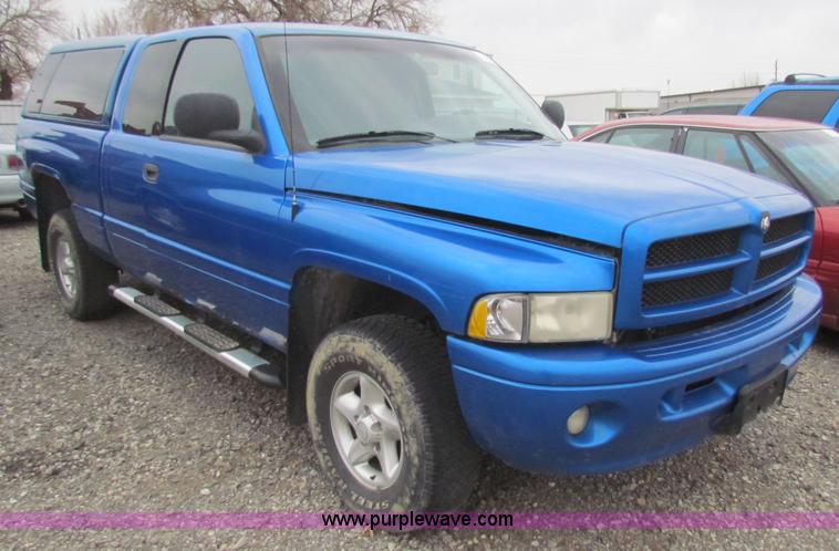 image for item E8270 2001 Dodge Ram 1500 Quad Cab pickup truck