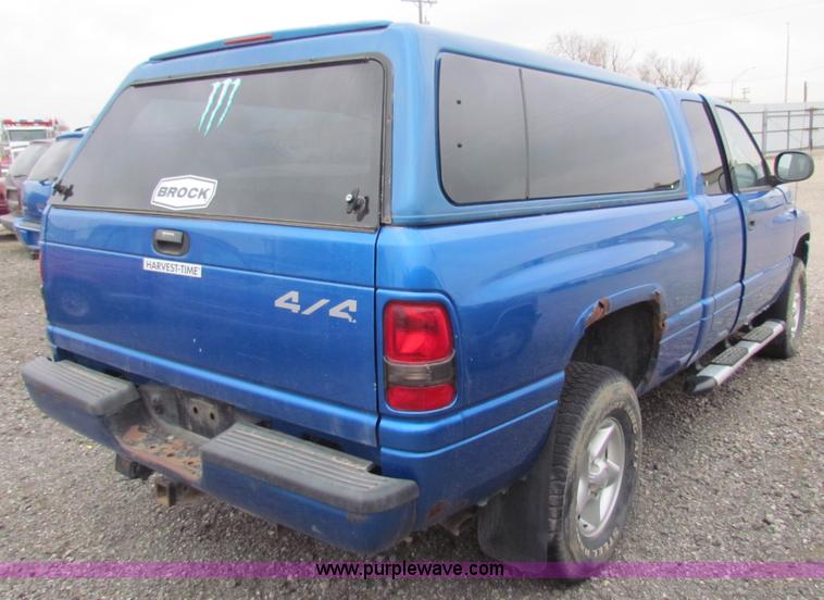 image for item E8270 2001 Dodge Ram 1500 Quad Cab pickup truck