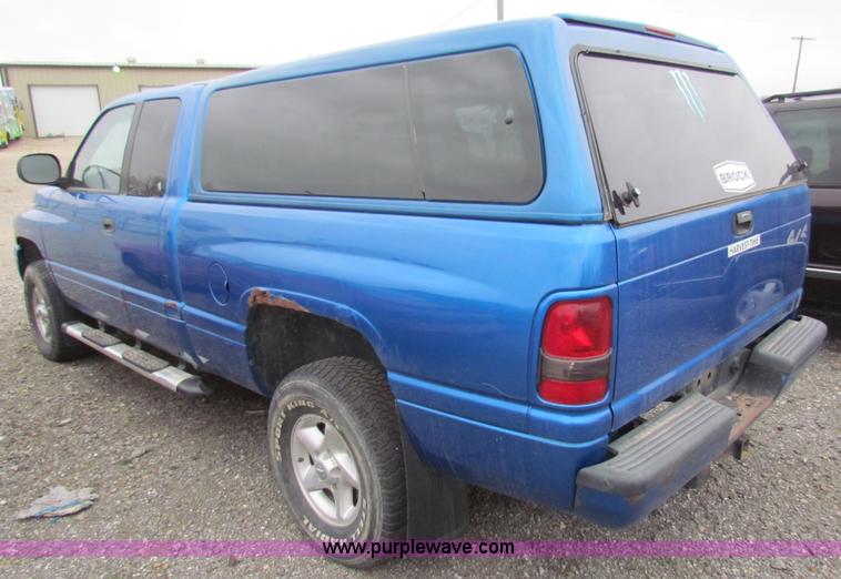 image for item E8270 2001 Dodge Ram 1500 Quad Cab pickup truck
